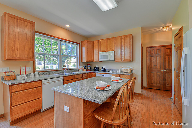1332 Bay Meadows Dr, Bartlett, IL 60103 photo 3
