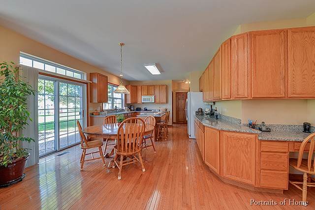1332 Bay Meadows Dr, Bartlett, IL 60103 photo 5