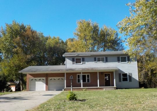 10 Charlton Dr, Kankakee, IL 60901 photo 2