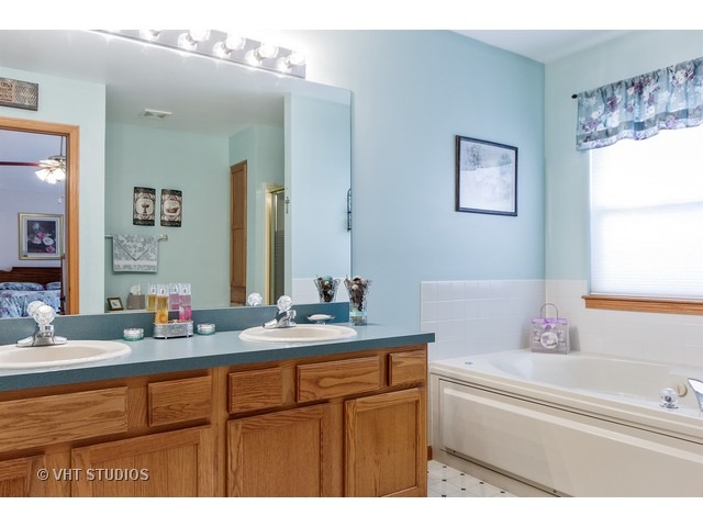 4216 Ashcott Ln, Plainfield, IL 60586 photo 7