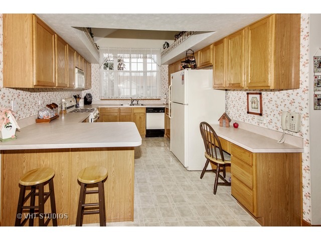 4216 Ashcott Ln, Plainfield, IL 60586 photo 2