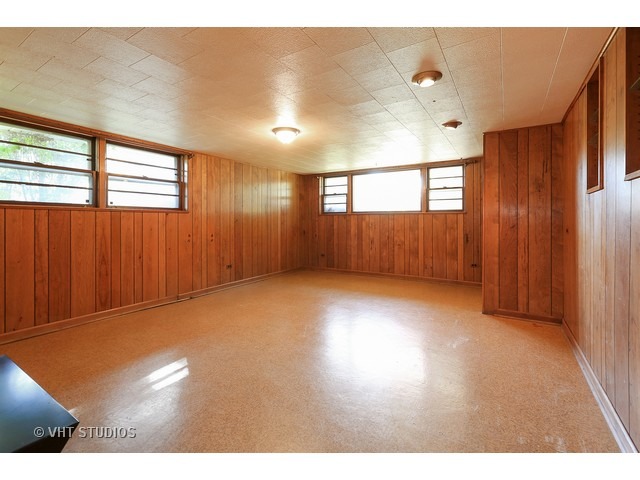 1083 Marshall Dr, Des Plaines, IL 60016 photo 5