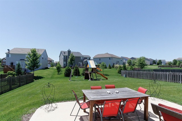 573 Waterford Rd, Elgin, IL 60124 photo 24