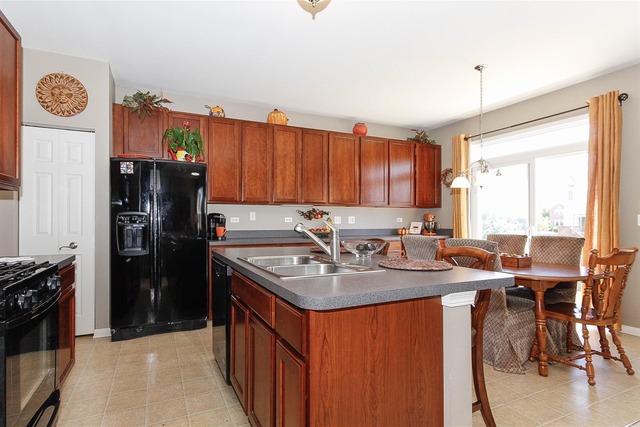 573 Waterford Rd, Elgin, IL 60124 photo 12