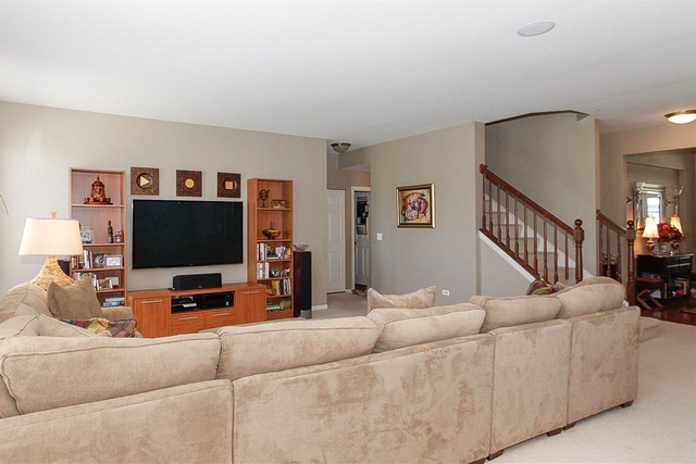573 Waterford Rd, Elgin, IL 60124 photo 9