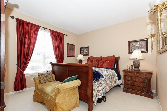 573 Waterford Rd, Elgin, IL 60124 photo 14