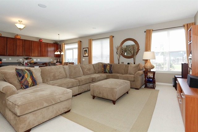 573 Waterford Rd, Elgin, IL 60124 photo 8
