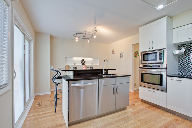 220 W Coventry Pl, Mount Prospect, IL 60056 photo 4