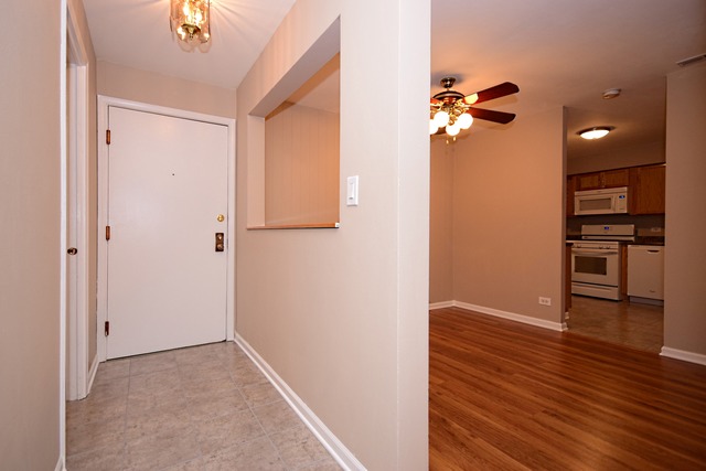 1500 Sandstone Dr #106, Wheeling, IL 60090 photo 2