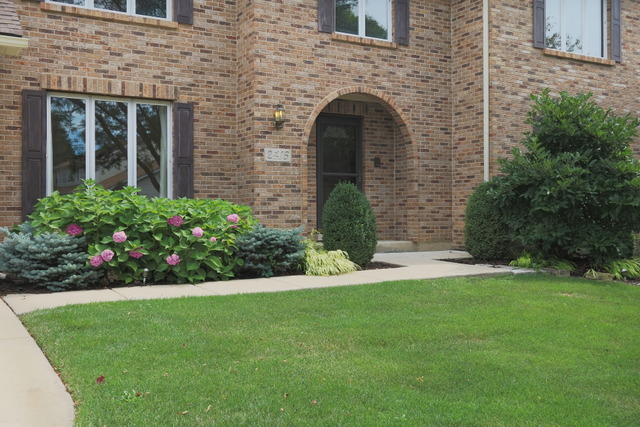 2416 Marshall Ct, Naperville, IL 60565 photo 2