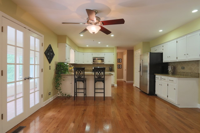 2416 Marshall Ct, Naperville, IL 60565 photo 4