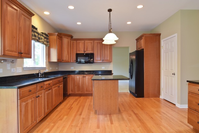 4630 Teonia Woods Dr, Rolling Meadows, IL 60008 photo 3