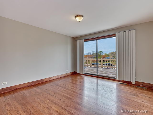 8445 Alden Ln, Darien, IL 60561 photo 17