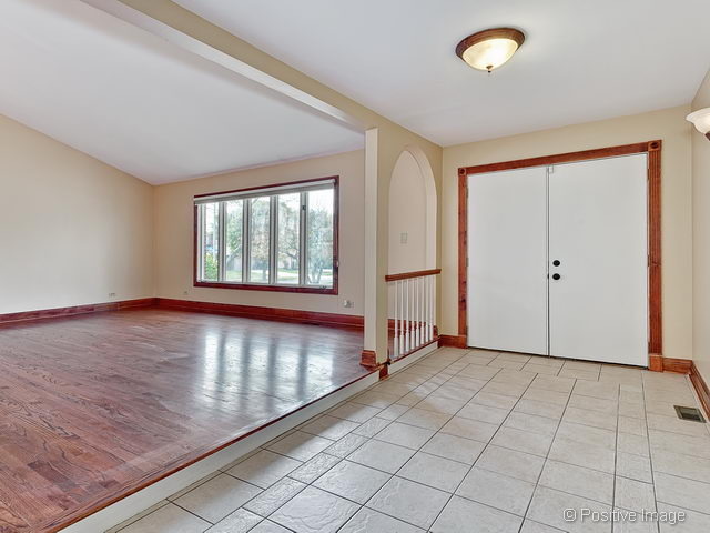 8445 Alden Ln, Darien, IL 60561 photo 3