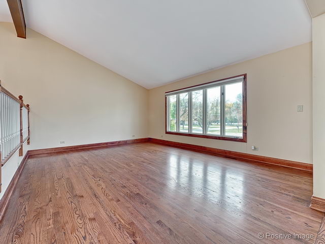 8445 Alden Ln, Darien, IL 60561 photo 4