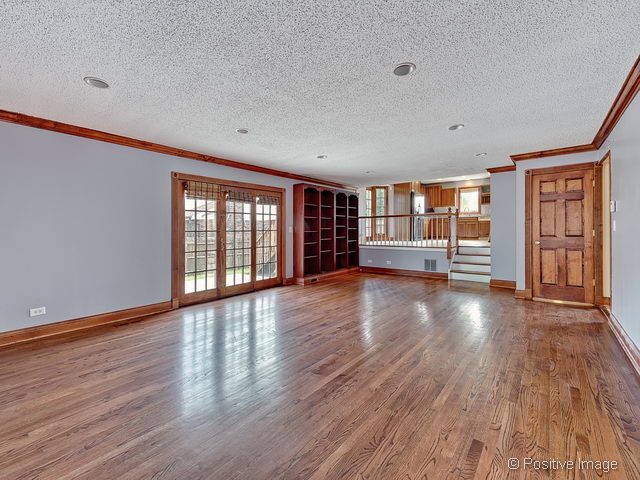 8445 Alden Ln, Darien, IL 60561 photo 12