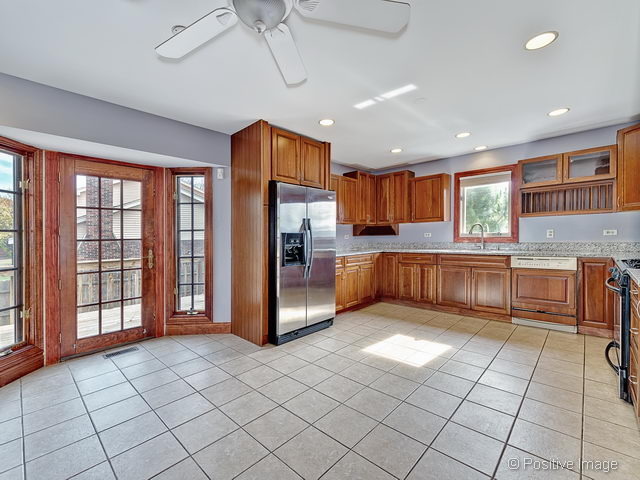 8445 Alden Ln, Darien, IL 60561 photo 8