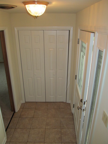 706 Longview Dr, La Grange, IL 60525 photo 2
