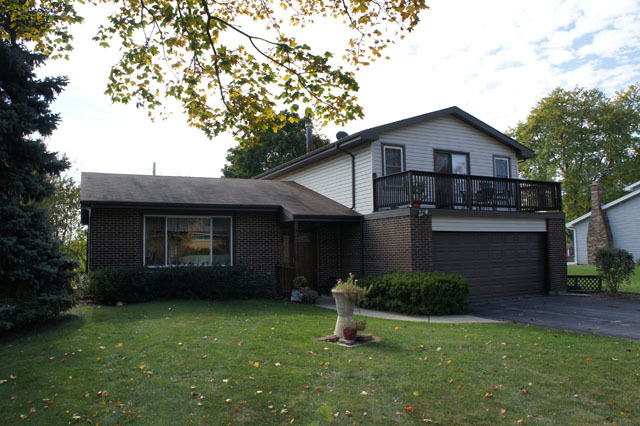 917 Vera Ln, Wheeling, IL 60090 photo 1