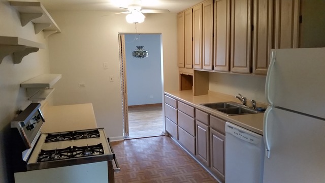 214 Des Plaines Ln, Hoffman Estates, IL 60169 photo 8