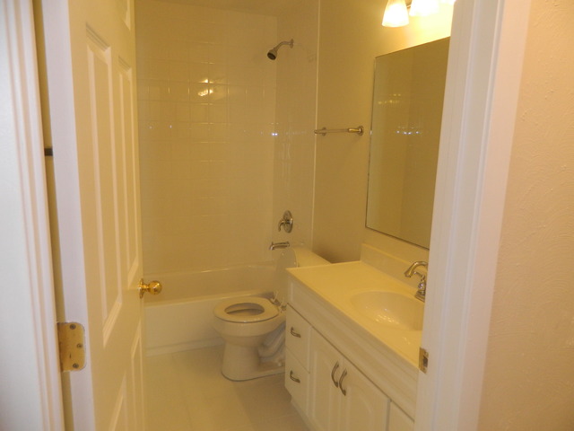 2000 Garden Ter, Hoffman Estates, IL 60169 photo 7