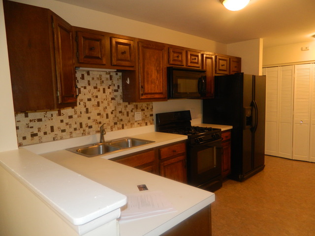 2000 Garden Ter, Hoffman Estates, IL 60169 photo 3