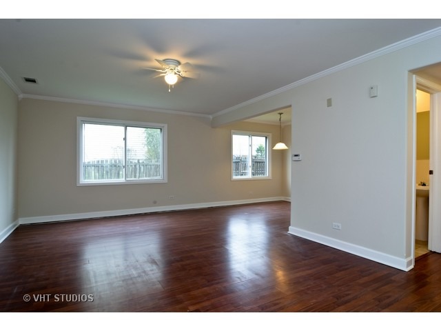 5129 Kingston Dr, Barrington, IL 60010 photo 2