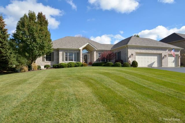 721 Foxglove Dr, Algonquin, IL 60102 photo 1