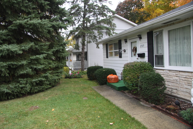 2305 Campbell St, Rolling Meadows, IL 60008 photo 2