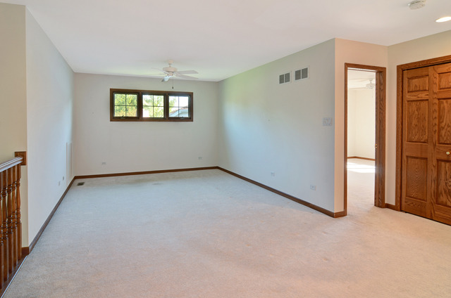 6354 Emerald Ct, Willowbrook, IL 60527 photo 12