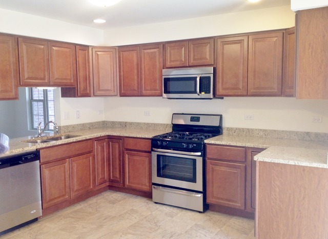 923 Casey Dr, Minooka, IL 60447 photo 2