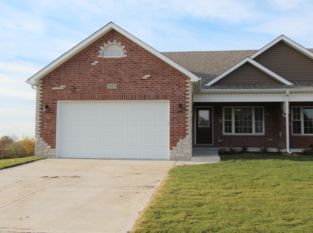 923 Casey Dr, Minooka, IL 60447 photo 1