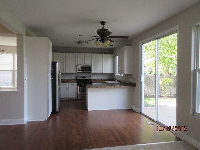 732 Red Barn Ln, Elgin, IL 60124 photo 9