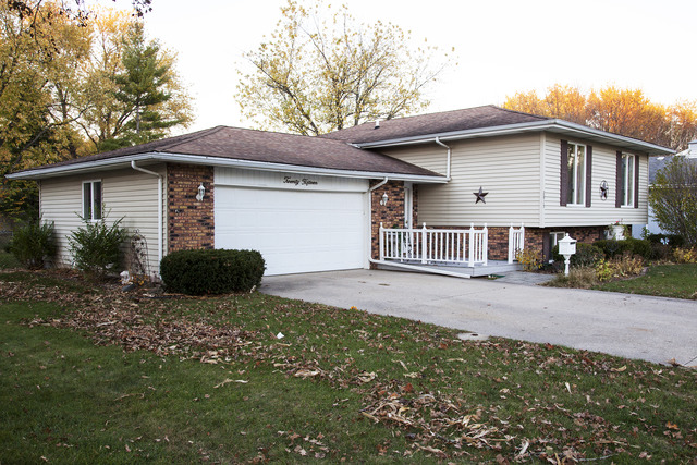 2015 W Grace St, Kankakee, IL 60901 photo 2