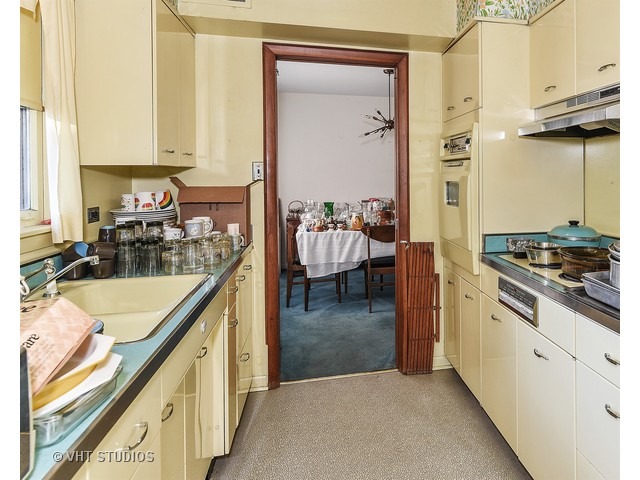 993 Roslyn Rd, Olympia Fields, IL 60461 photo 2