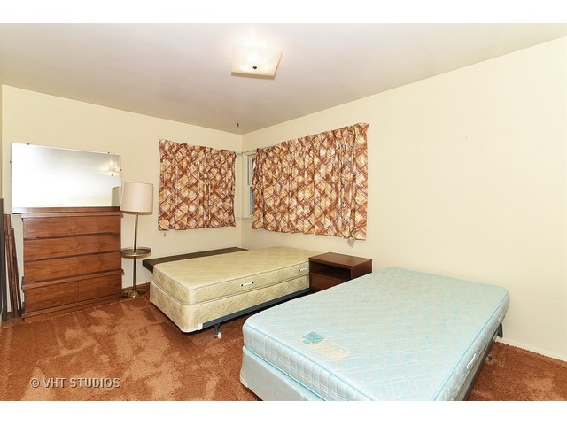 993 Roslyn Rd, Olympia Fields, IL 60461 photo 4