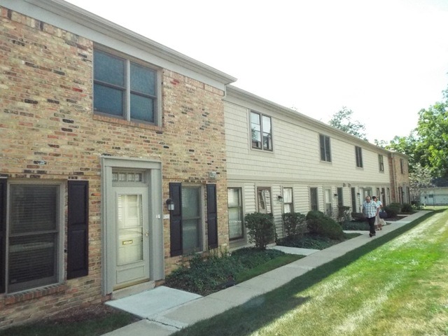 1829 Sessions Walk, Hoffman Estates, IL 60169 photo 3