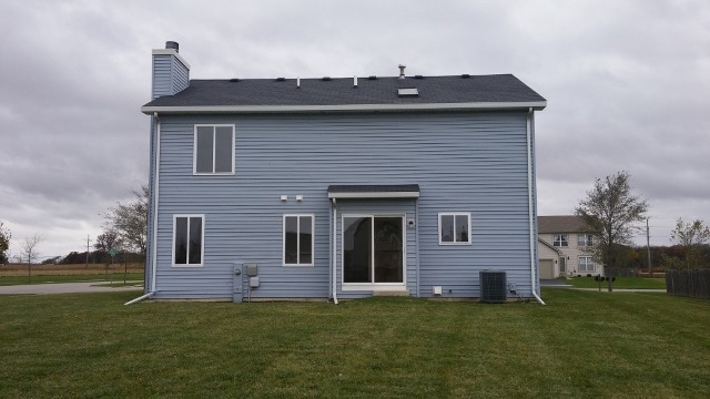 916 Canham St, Plano, IL 60545 photo 2