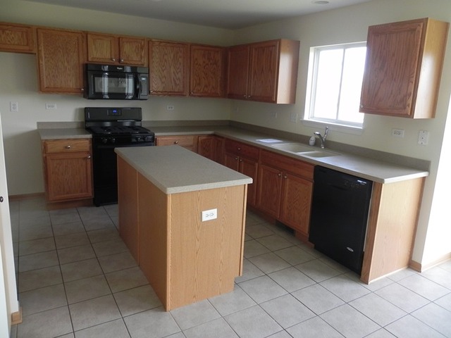 916 Canham St, Plano, IL 60545 photo 7