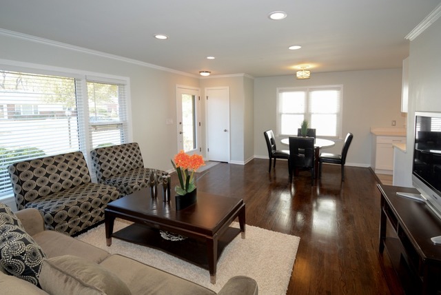 107 N Fairview Ave, Mount Prospect, IL 60056 photo 2