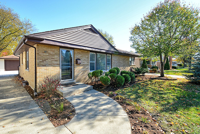 107 N Fairview Ave, Mount Prospect, IL 60056 photo 1