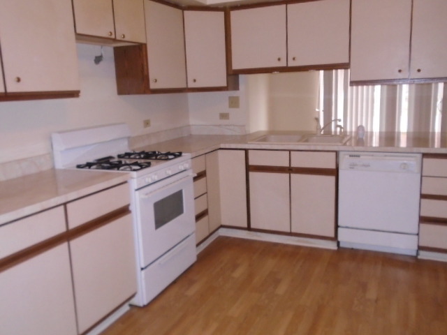 2602 E Martha Pl, Burnham, IL 60633 photo 5