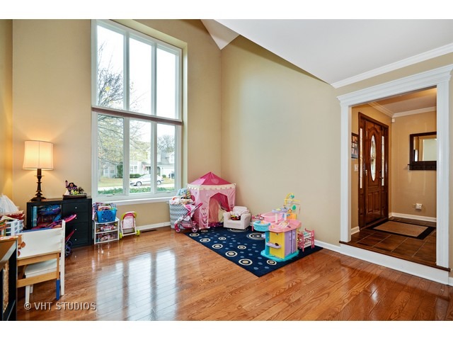 1929 Dorset Dr, Wheaton, IL 60189 photo 2