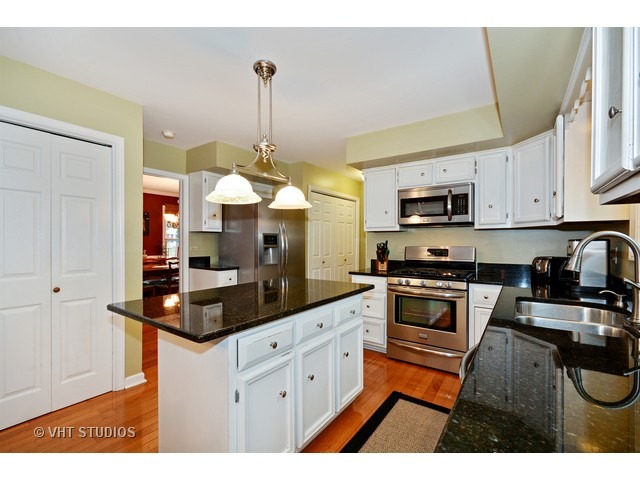 1929 Dorset Dr, Wheaton, IL 60189 photo 3