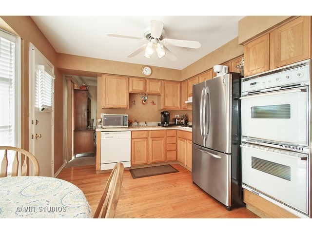 3337 Maple Leaf Dr, Glenview, IL 60026 photo 5