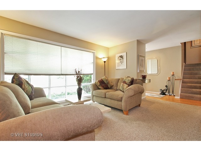 3337 Maple Leaf Dr, Glenview, IL 60026 photo 3