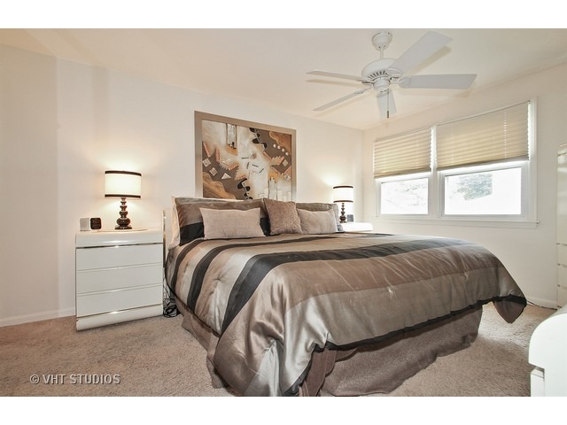 3337 Maple Leaf Dr, Glenview, IL 60026 photo 9