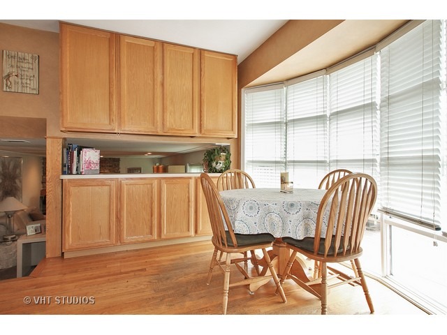3337 Maple Leaf Dr, Glenview, IL 60026 photo 6