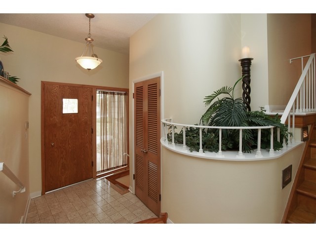177 Town Acres Ln, Roselle, IL 60172 photo 2