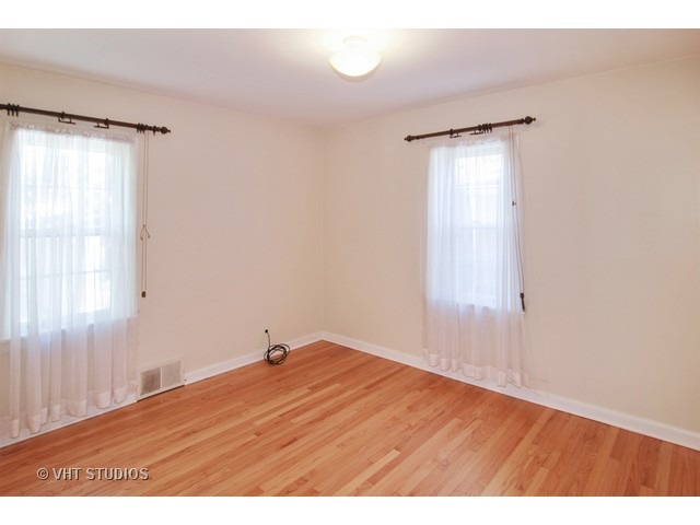 328 E Quincy St, Riverside, IL 60546 photo 7